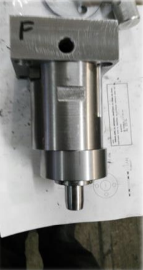 Husillo con soporte de montaje