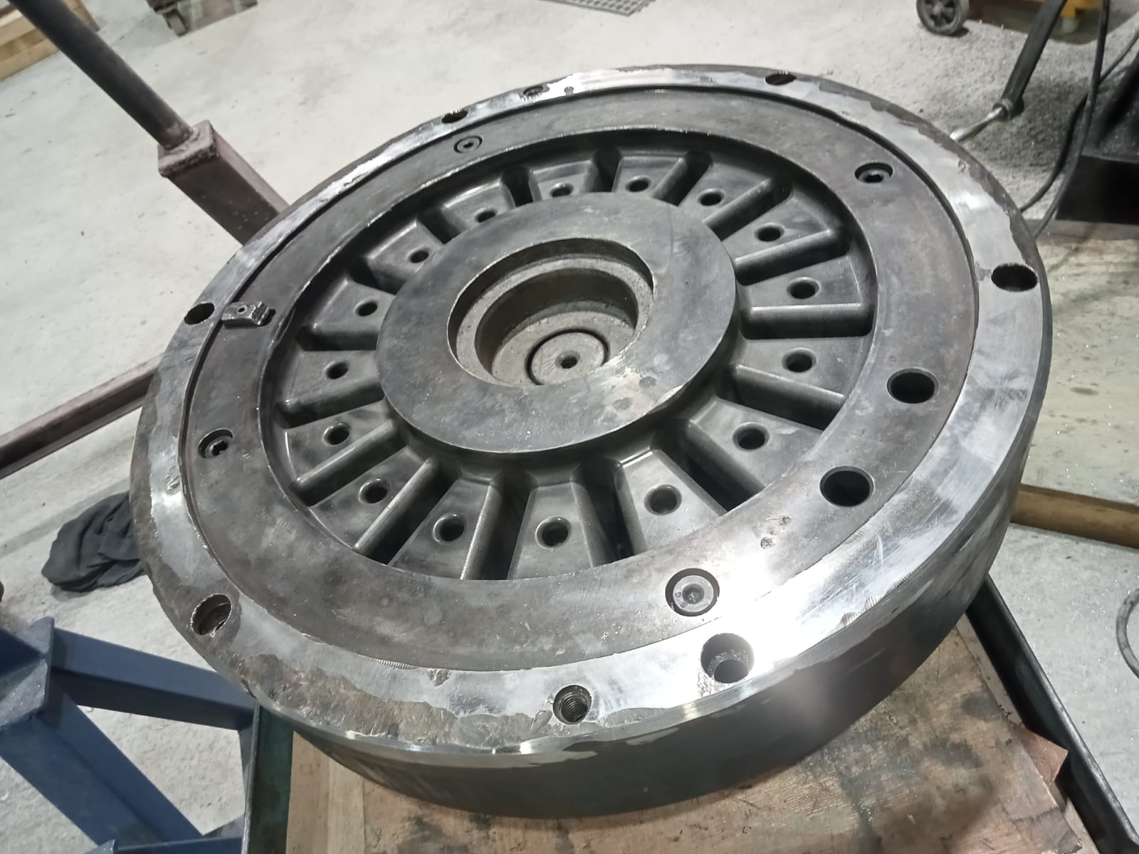 Rotor de gran diámetro con nervaduras