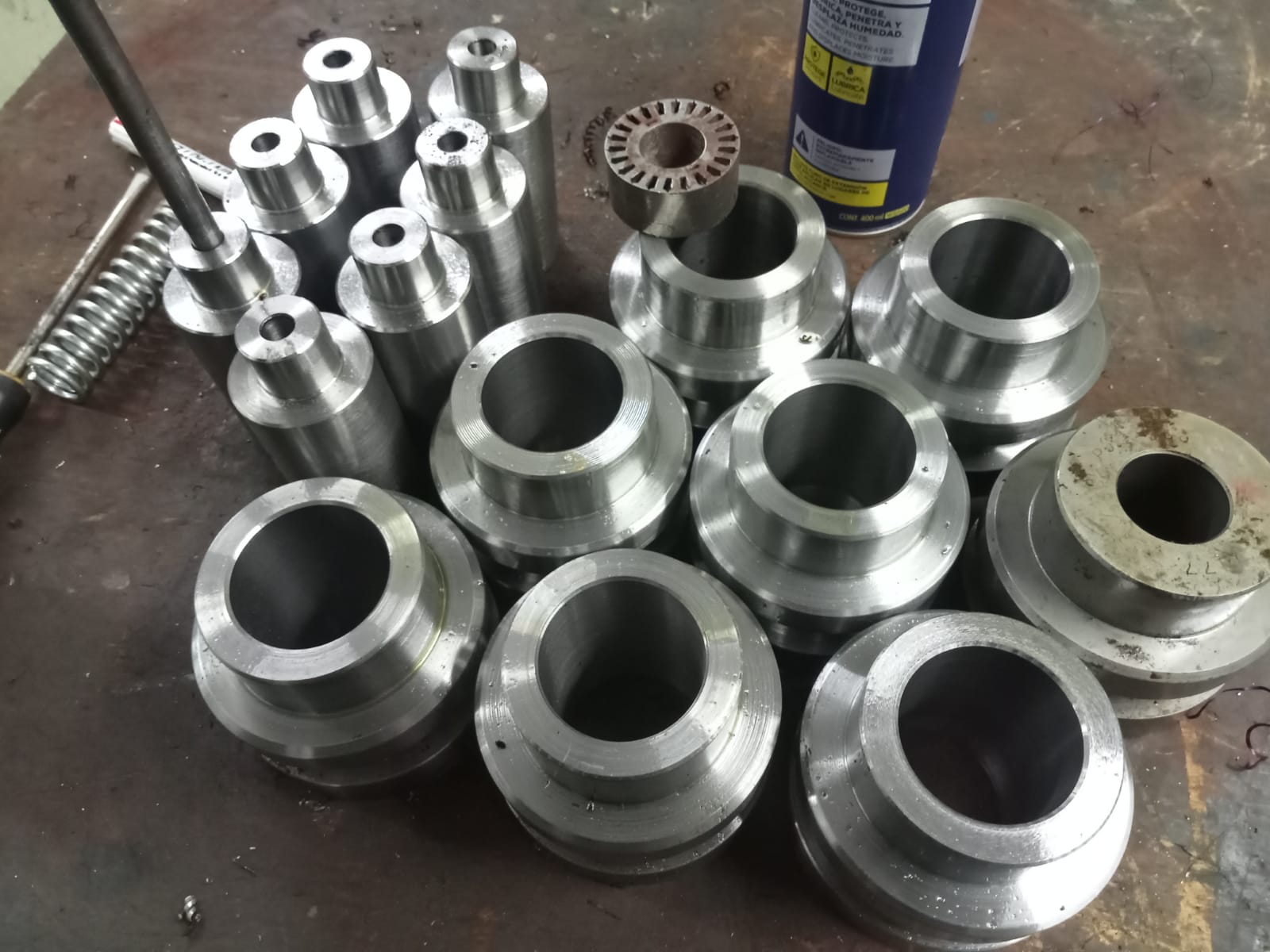 Lote de bujes escalonados y pernos guía