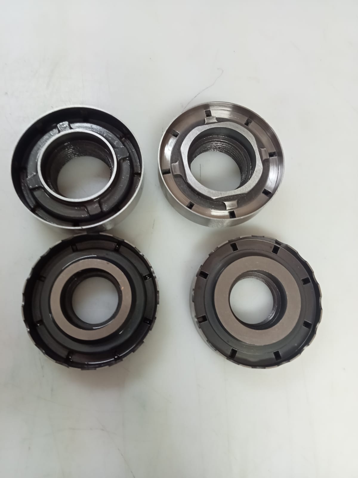Bujes ranurados con cuerda interior